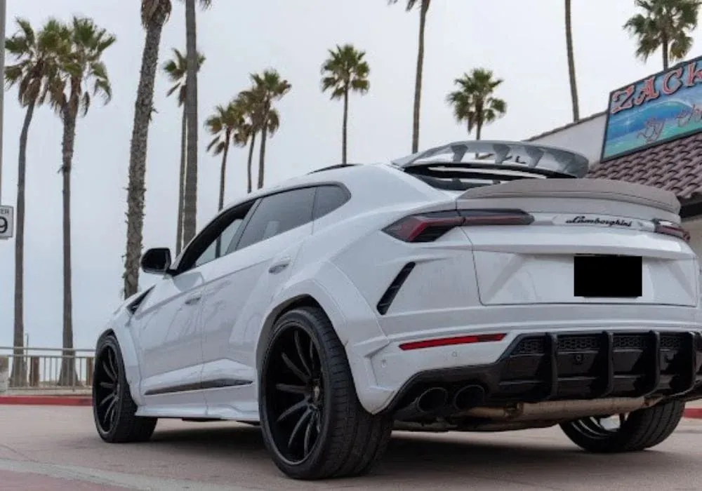 Lamborghini Urus Widebody rental | Cache Luxe