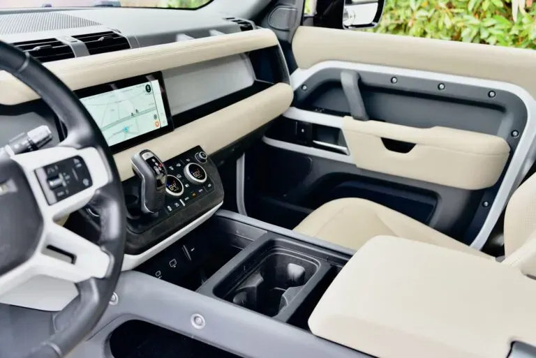 Land Rover Defender rental | Cache Luxe