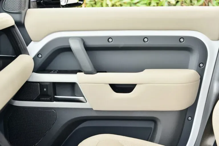 Land Rover Defender rental | Cache Luxe