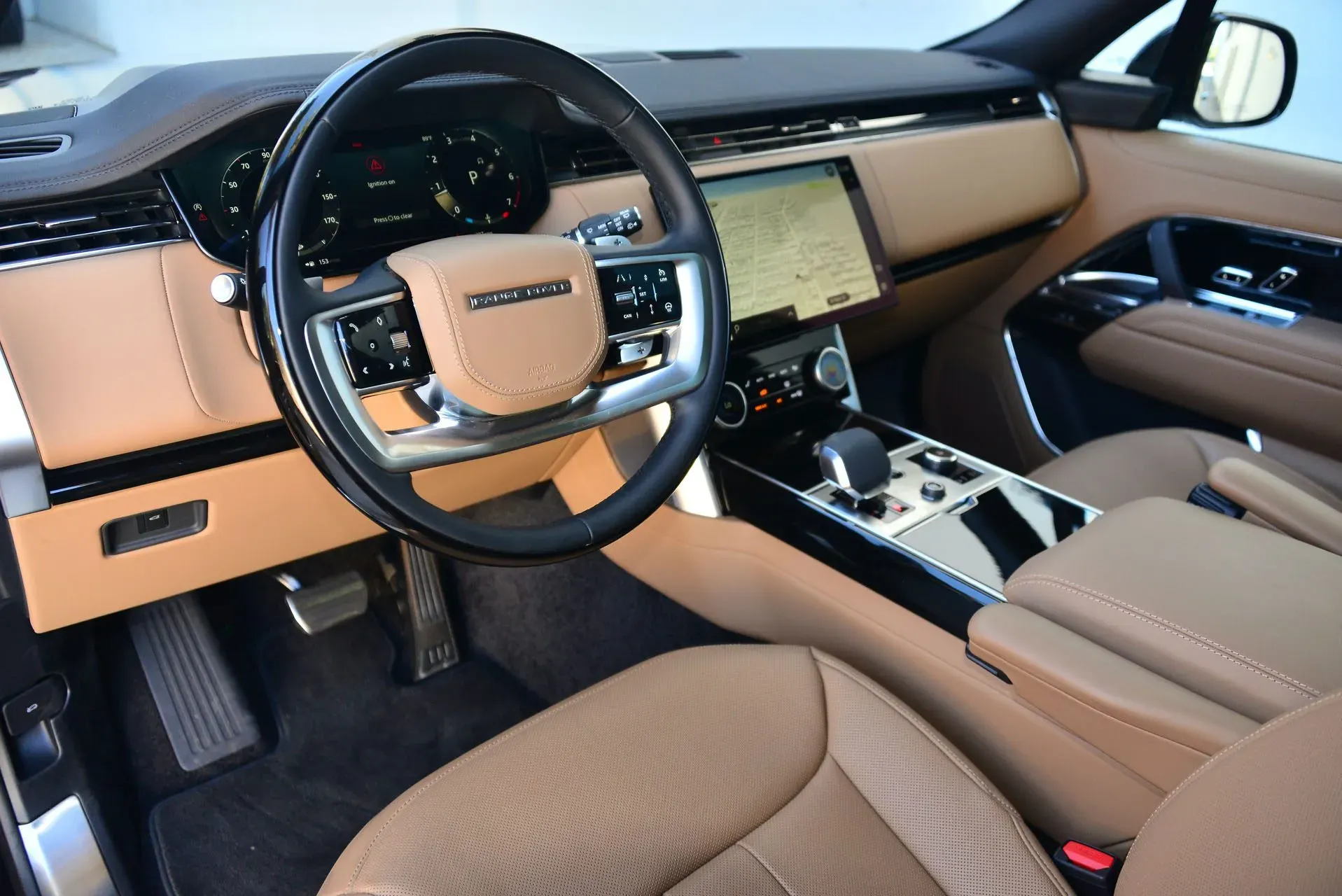 Range Rover SE V8 rental | Cache Luxe