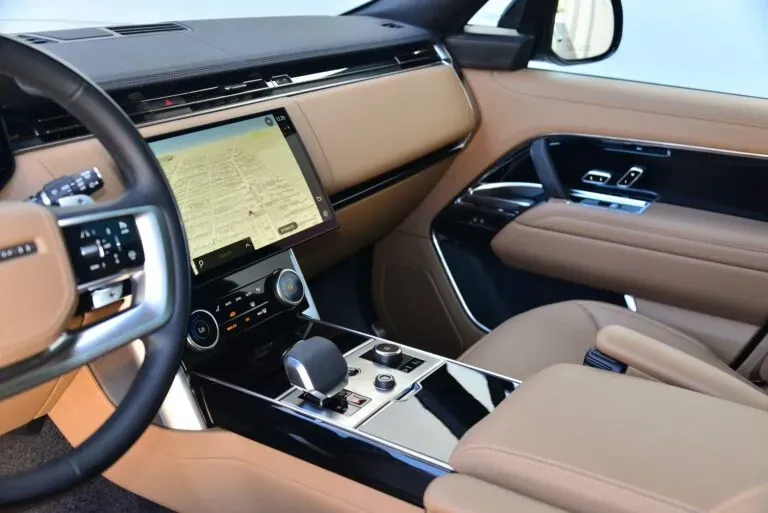 Range Rover SE V8 rental | Cache Luxe