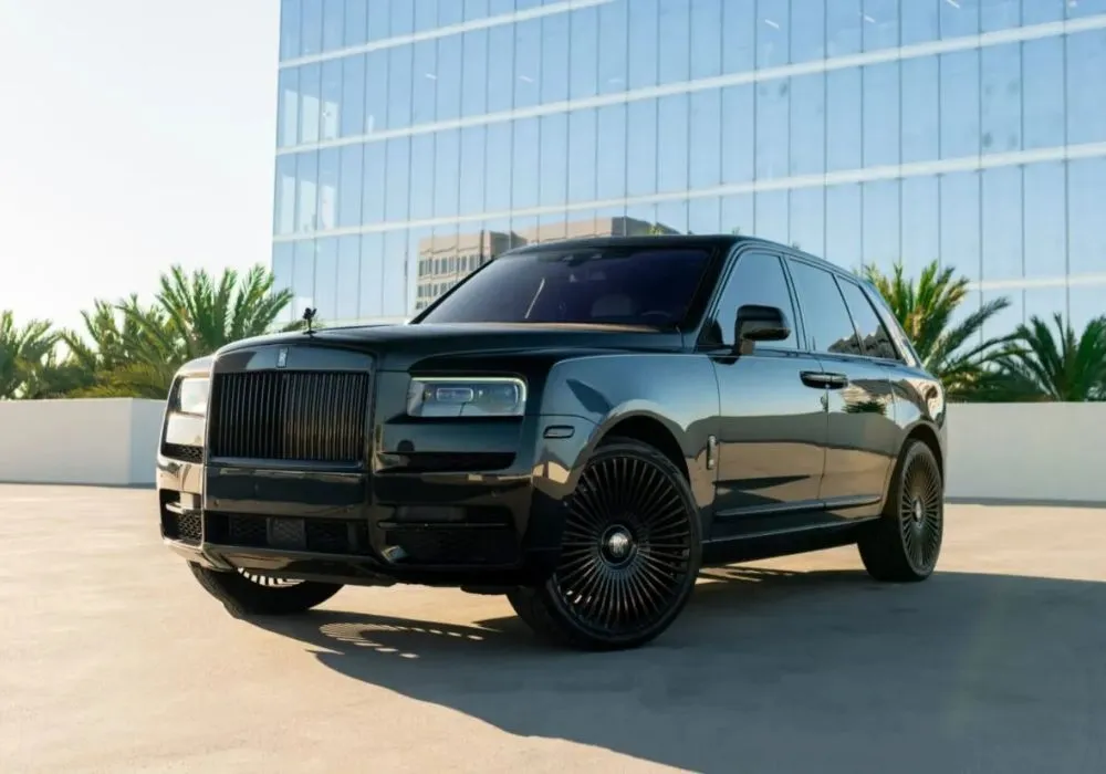 Black Rolls-Royce Cullinan rental | Cache Luxe