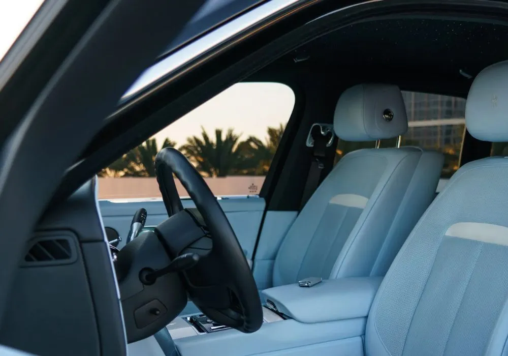 Black Rolls-Royce Cullinan rental | Cache Luxe